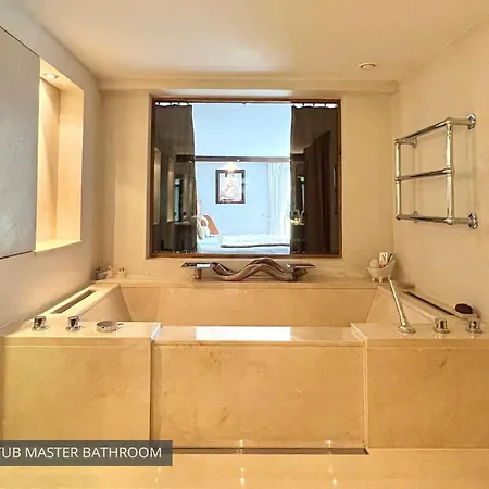 7-bedroom Private Pool And Stunning Views *