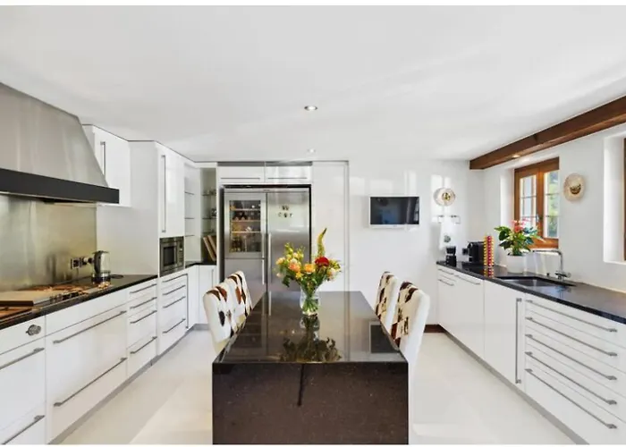 7-bedroom Private Pool And Stunning Views Hébergement de vacances Gstaad